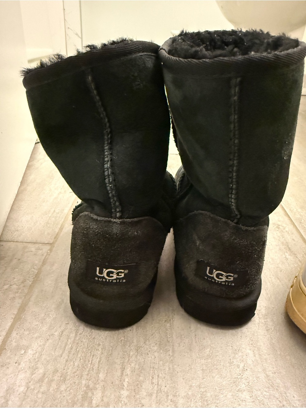 UGG Classic Short Sheepskin Boots - Black